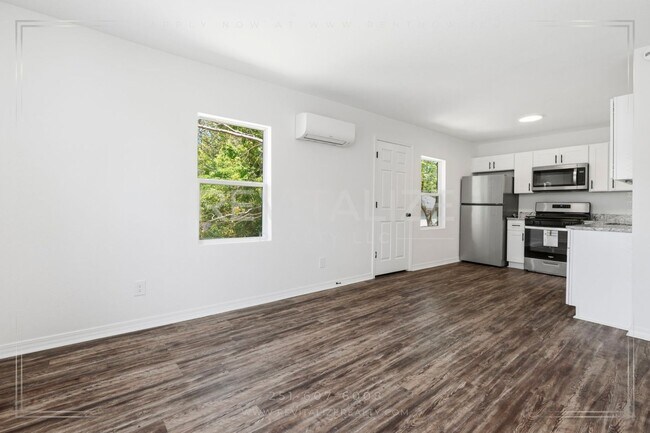 Building Photo - 377 Tuttle Ave