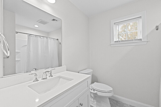 Building Photo - 145 Driftway