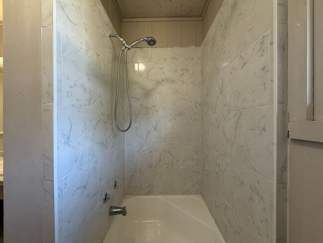 Building Photo - Pearl City: 3 bedroom 1.5 bath single family home with 1 car carport