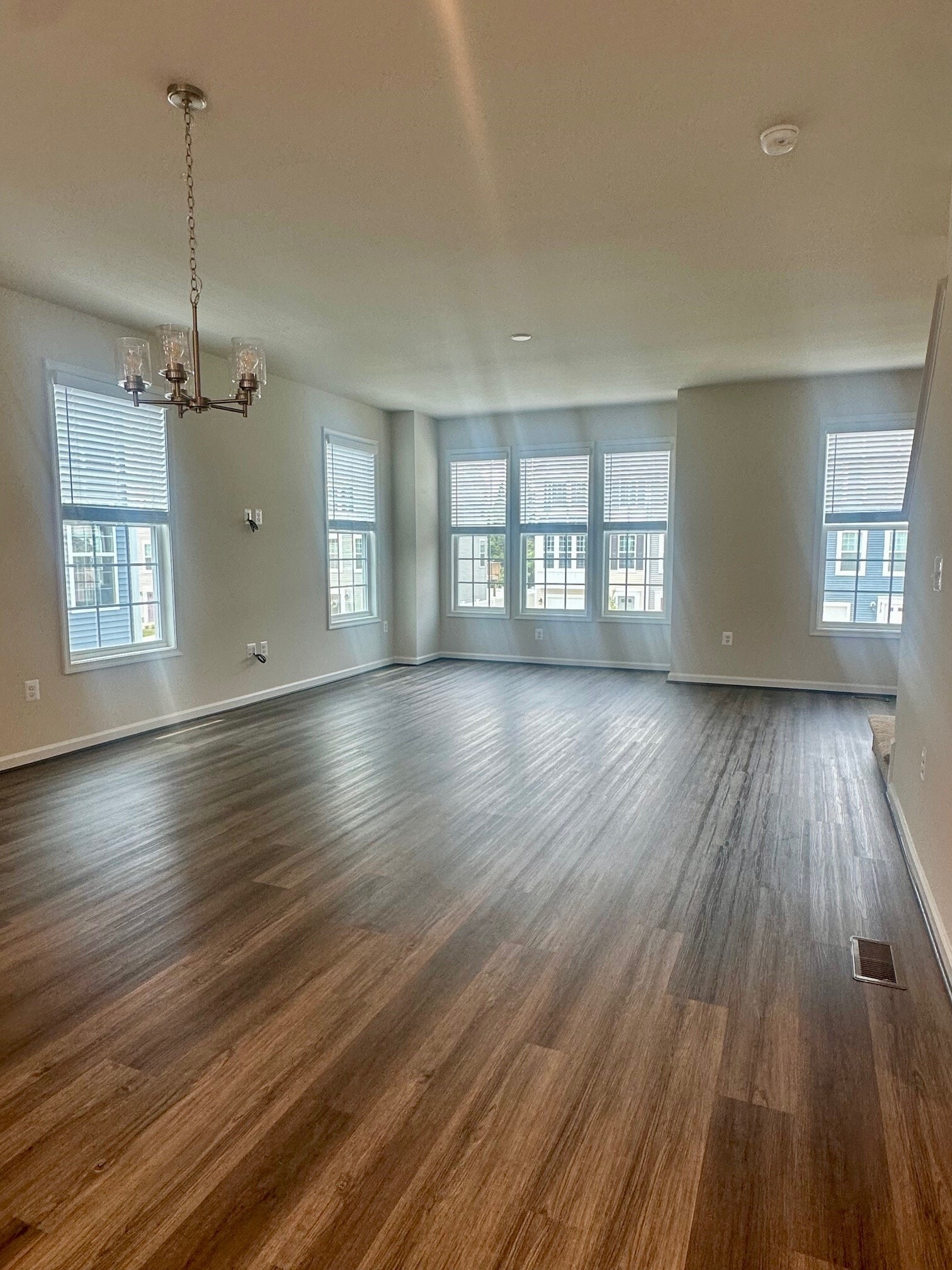 Building Photo - 349 Willowshire Ct