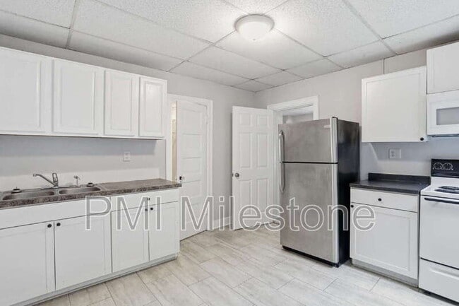 Building Photo - 207 N Mulberry St