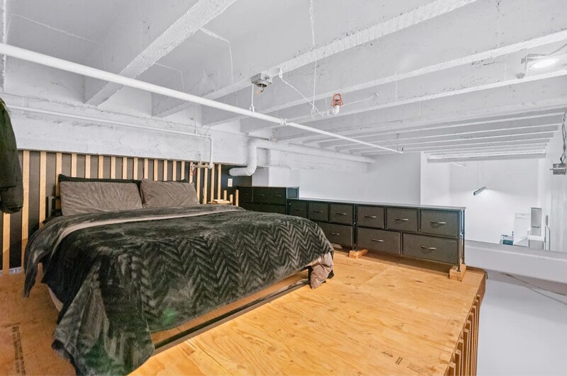Building Photo - 312 W 5th St