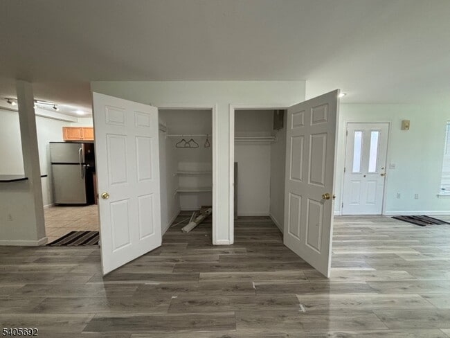 Building Photo - 116 Chariot Ct