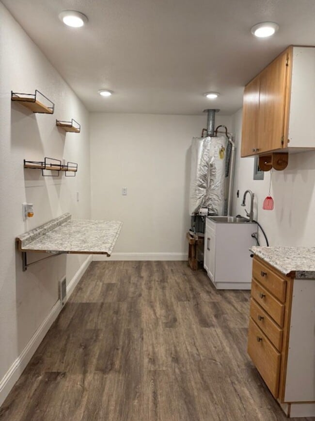 Building Photo - Quiet neighborhood!!