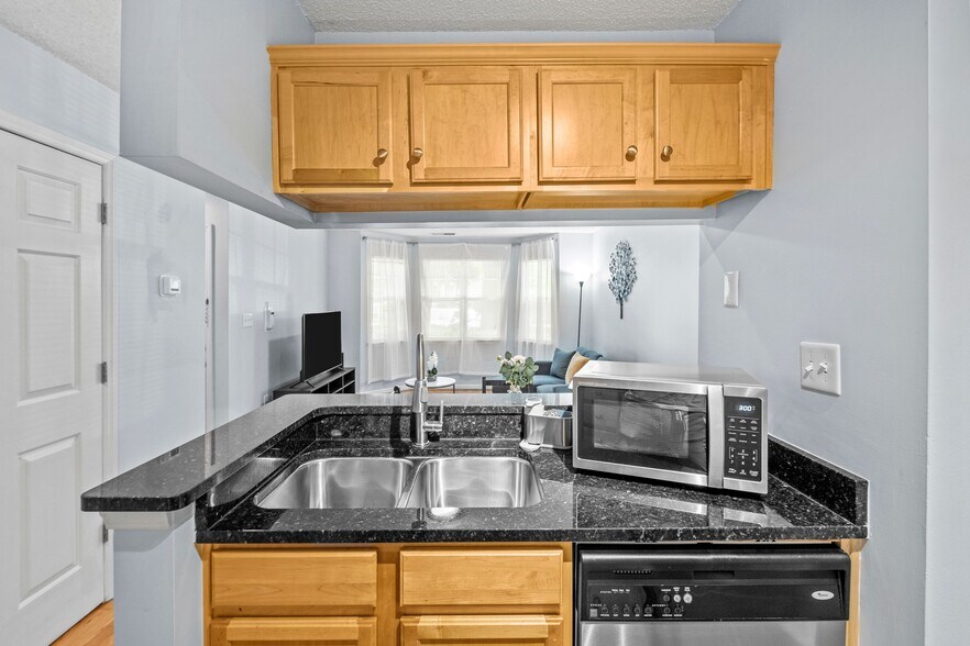 Building Photo - 525 Olmsted Park Pl