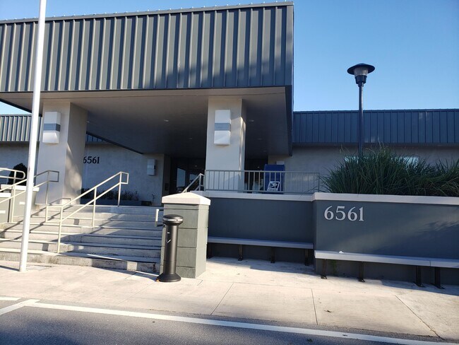 Building Photo - 904 Flanders S