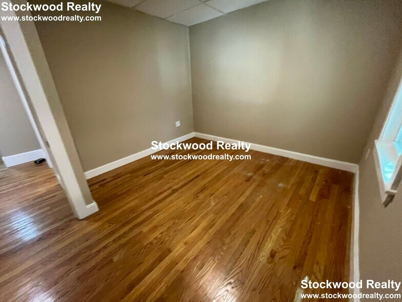 Building Photo - 933 Dorchester Ave