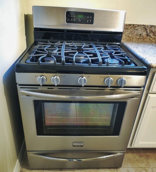 Chef's Range - 2026 -2028 Clyde Ave