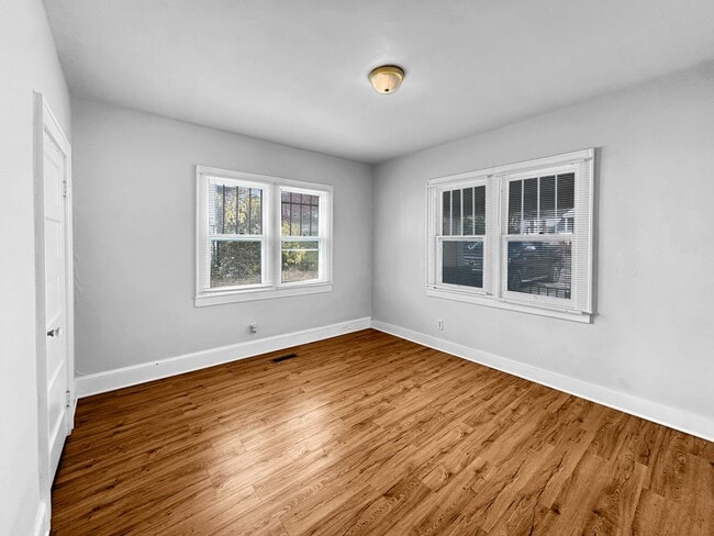 Building Photo - 3 bedroom/2 bath home!