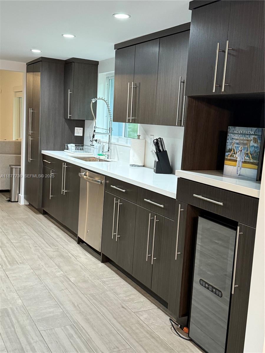 Building Photo - 3231 Salzedo St