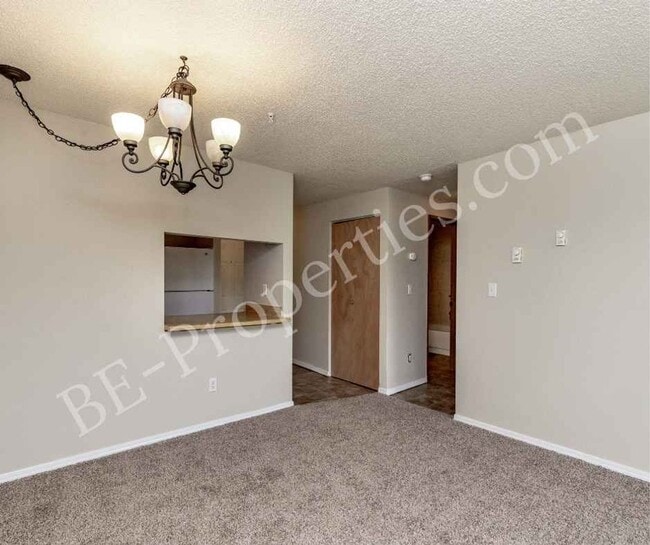 Building Photo - Cozy 1 Bedroom in the By The Green Community.