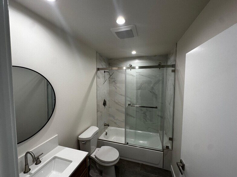 Building Photo - 15950 Cohasset St