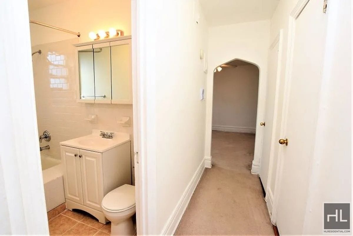 Building Photo - 43 AVENUE