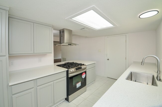 Building Photo - 3722 Brier Gardens Dr