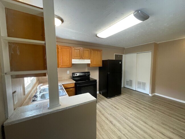 Building Photo - 4910 Porterfield Dr