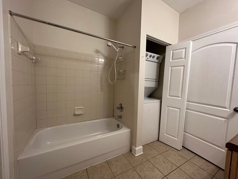 Building Photo - 6440 Borasco Dr