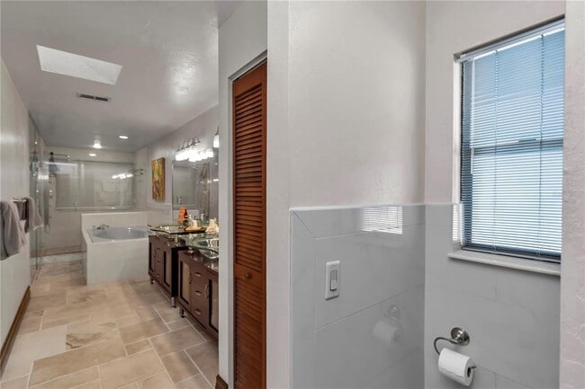 Building Photo - 1542 SE Pinwheel Dr