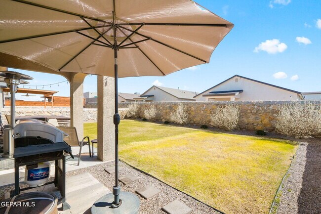 Building Photo - 14820 Mike a Mendoza Ave