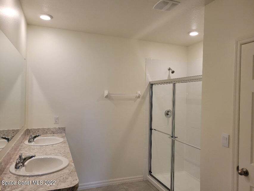 Double Sinks - 3619 Foggy Mist Rd SE