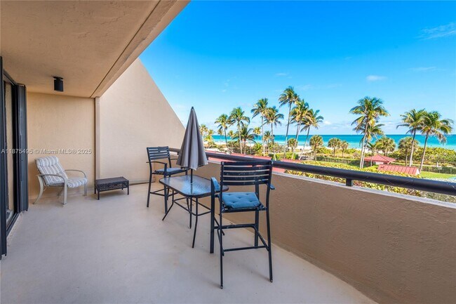Building Photo - 2555 Collins Ave