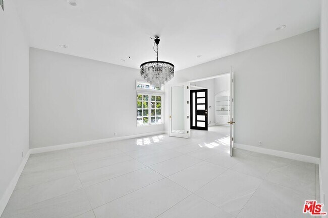 Building Photo - 2387 Stratford Cir