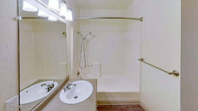 Bathroom - La Salle Apartments