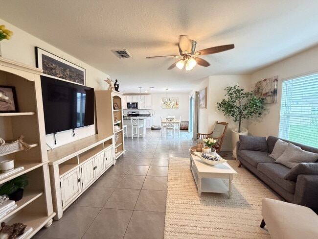 Building Photo - Spacious 4-Bedroom Home with Granite Count...