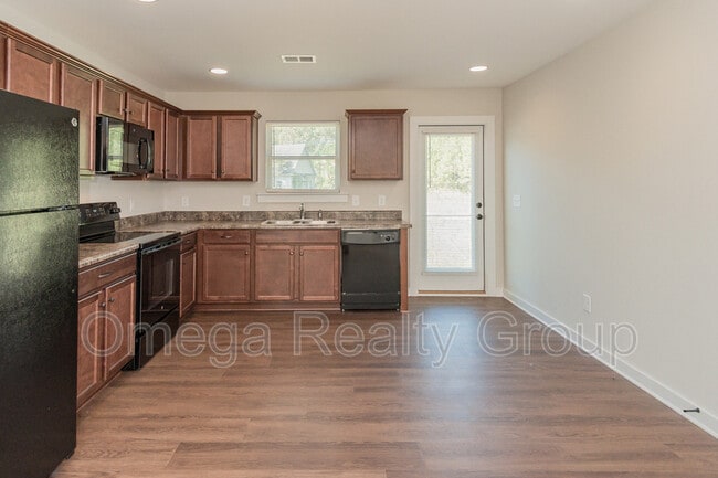 Building Photo - 112 Brookside Way