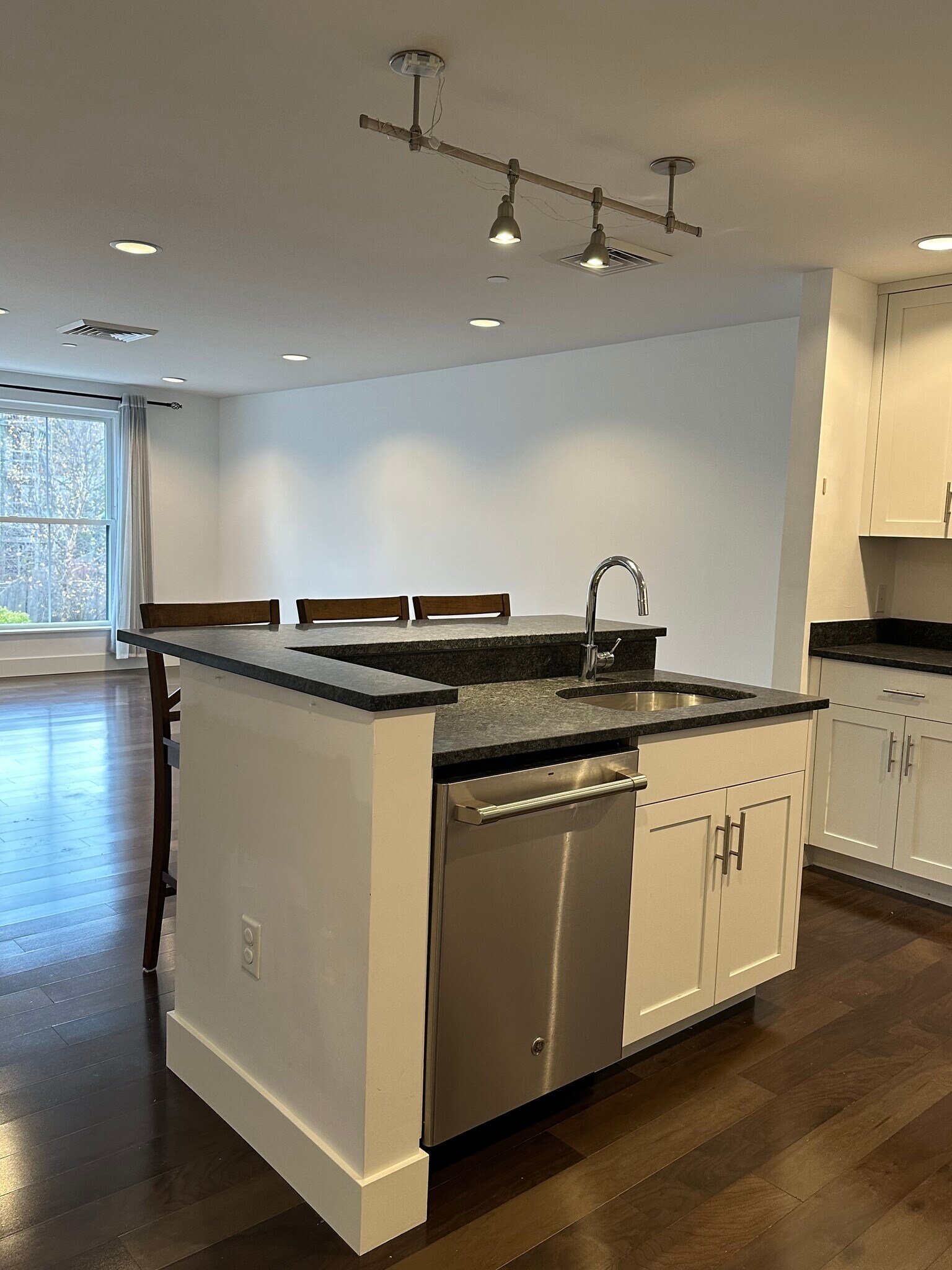 Building Photo - 25 High St