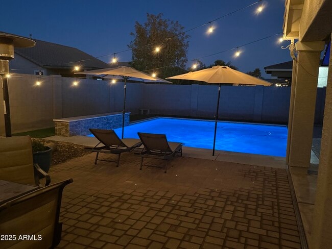 Building Photo - 1866 E Ravenswood Dr