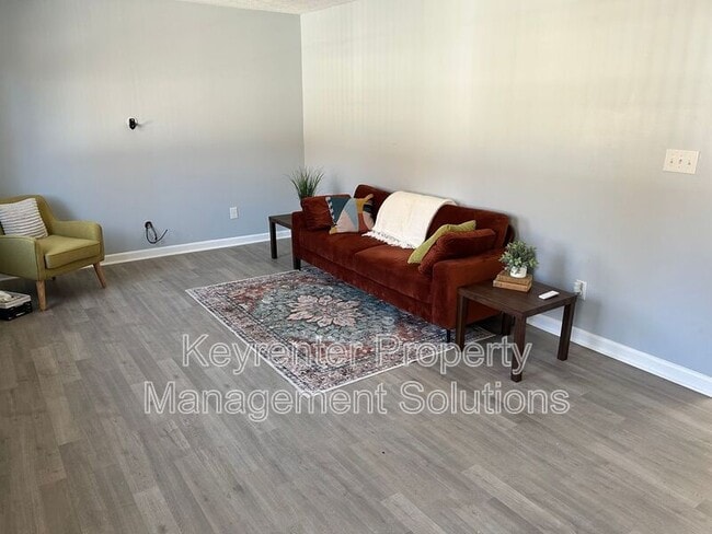 Building Photo - 17 White Oak Dr