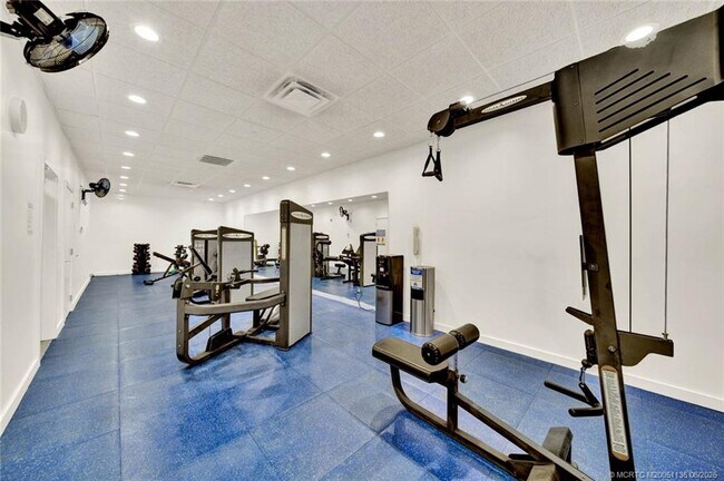 Building Photo - 9650 S Ocean Dr