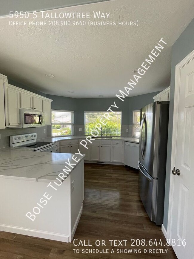 Building Photo - 5950 S Tallowtree Way