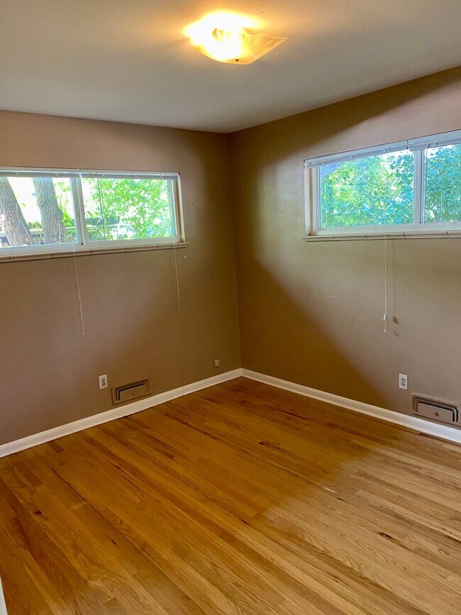 Building Photo - Charming 2-Bedroom House with Flatiron Views