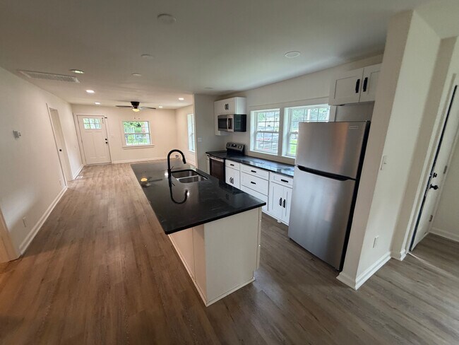 Building Photo - Room in Single Family Home on Fox St SW