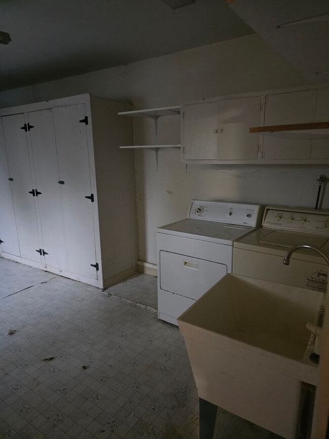 Building Photo - 3 bed 1 bath  Home for Rent in Grants Pass