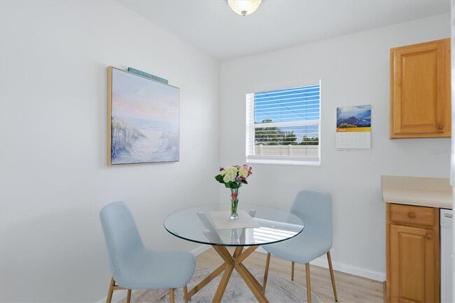 Building Photo - 723 S Brink Ave