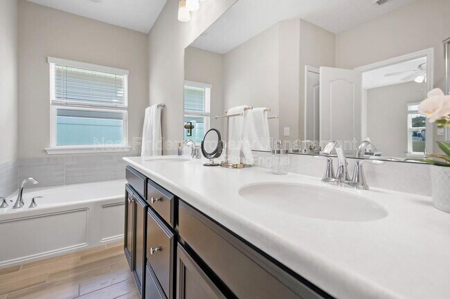 Building Photo - 10165 Roman Ln