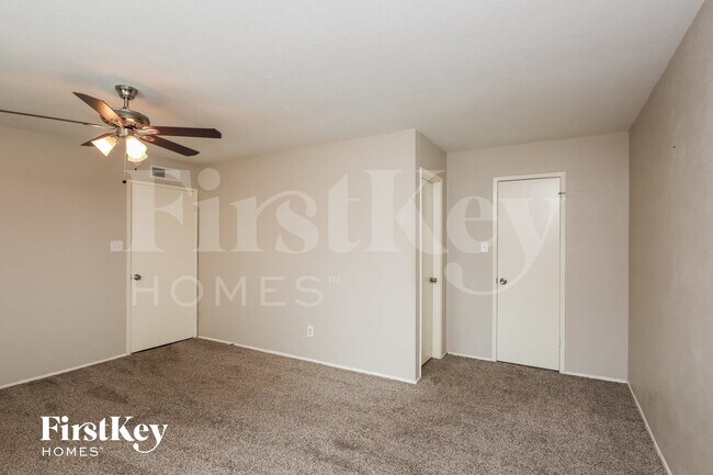 Building Photo - 1316 Royal Oak Dr