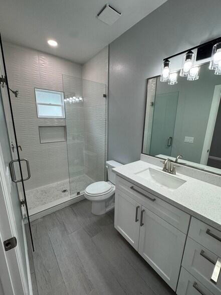 Building Photo - 1803 W Violet Dr