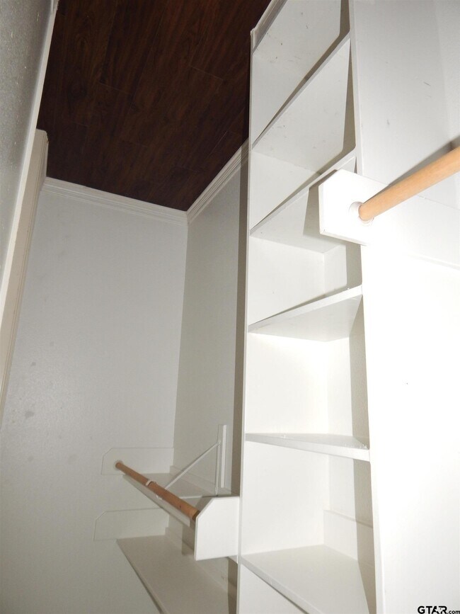 Building Photo - 5622 Andover Dr