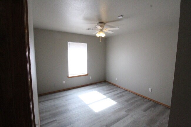 Building Photo - 620 Eastview Dr