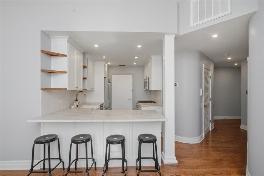 Building Photo - 501 N Wells St