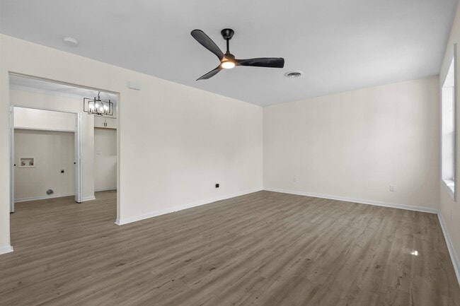 Building Photo - 1114 Temple St