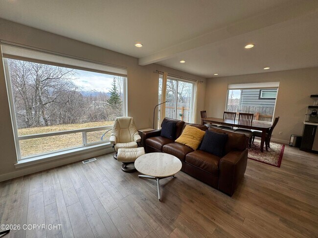 Building Photo - Fully furnished ranch style in downtown Anchorage