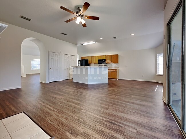 Building Photo - 716 Sid Dr