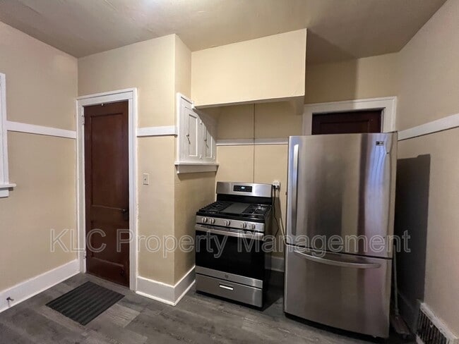 Building Photo - 2222 E 12th St