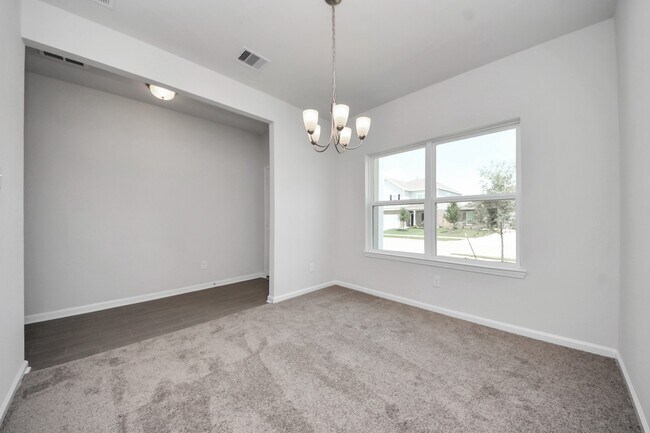Building Photo - 2715 Crested Creek Ln