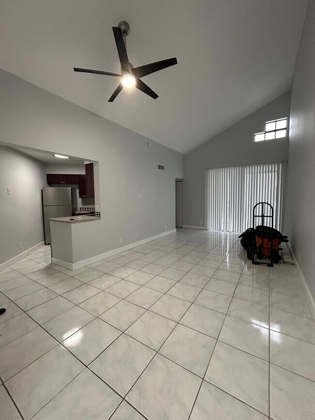 Building Photo - 211 Lake Pointe Dr