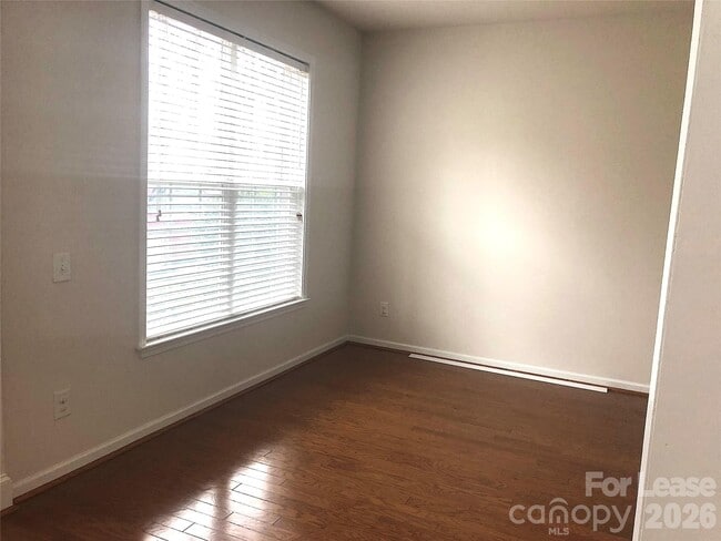 Building Photo - 9525 Oswald Ln